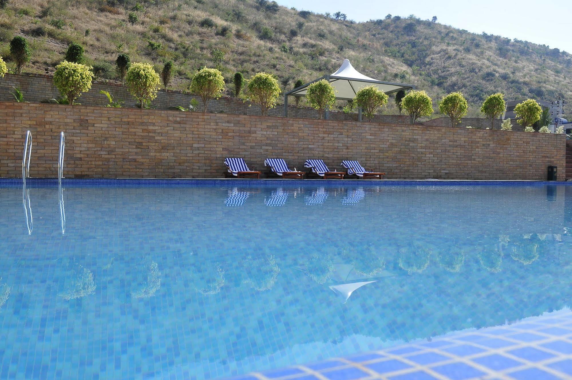 Cambay Resort, Udajpur Zewnętrze zdjęcie